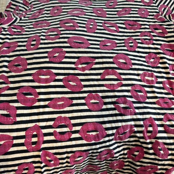 Marc by Marc jacobs striped kiss print tshirt size m - Picture 3 of 4